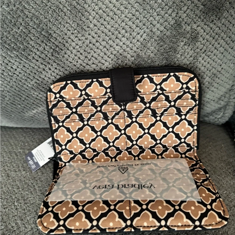 Vera Bradley essential tab wallet - Picture 2 of 3